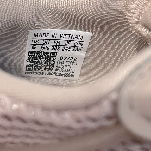 EUC Adidas Ozweego Sneakers Men 6 Women 7.5 ice purple - Picture 11 of 11